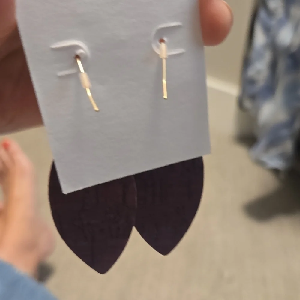 NWT Marlyn Schiff Layered Leaf Earrings